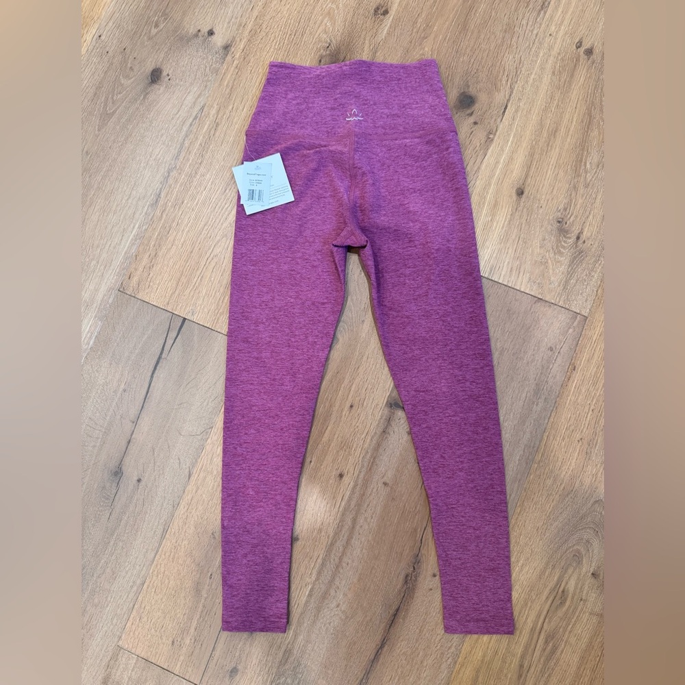 Beyond Yoga womens Magenta Leggings